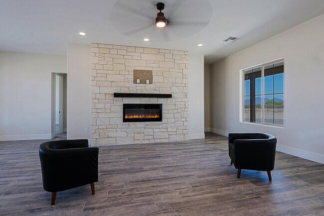 Building Photo - 2351 E Cana Ln