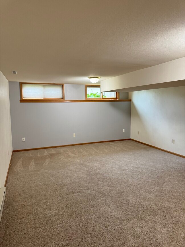 Building Photo - 506 Traveler Ln