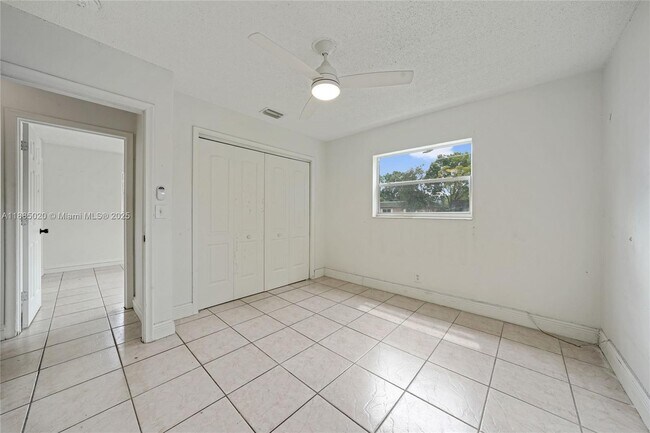 Building Photo - 849 SW 9th Ct