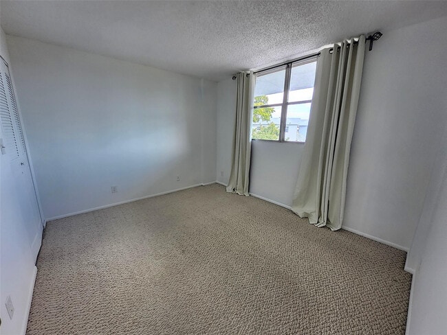 Building Photo - 112 Royal Pk Dr