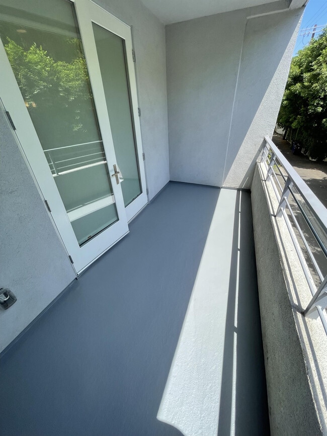 Building Photo - 4240 Laurel Canyon Blvd