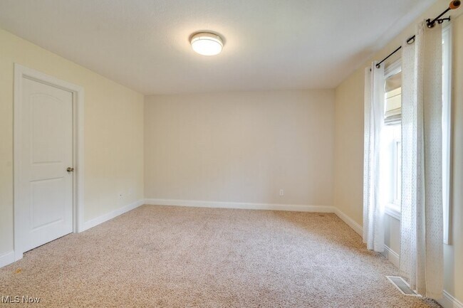 Building Photo - 155 Granite Dr