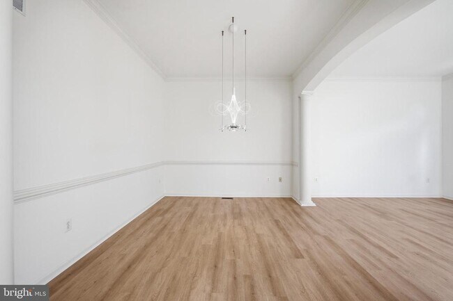 Building Photo - 44094 Saxony Terrace
