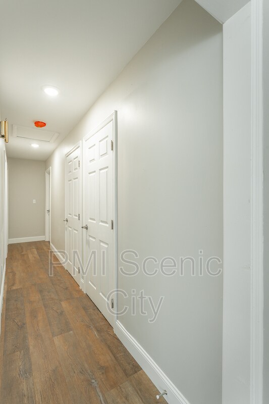 Building Photo - 1375 Orbit Dr