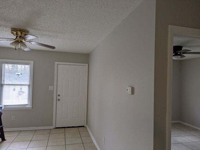 Building Photo - 211 8th Ave Dr SE