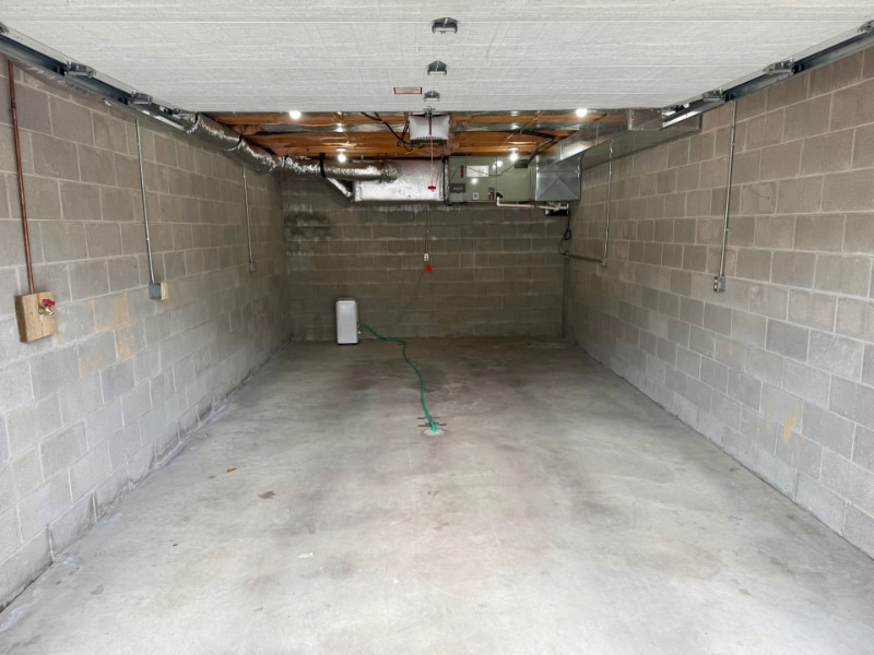 Building Photo - 1616 Spring Valley Dr