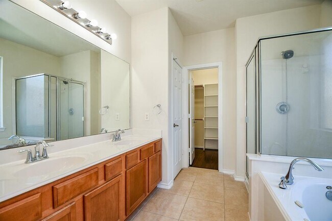 Building Photo - 6738 Chester Oak Dr