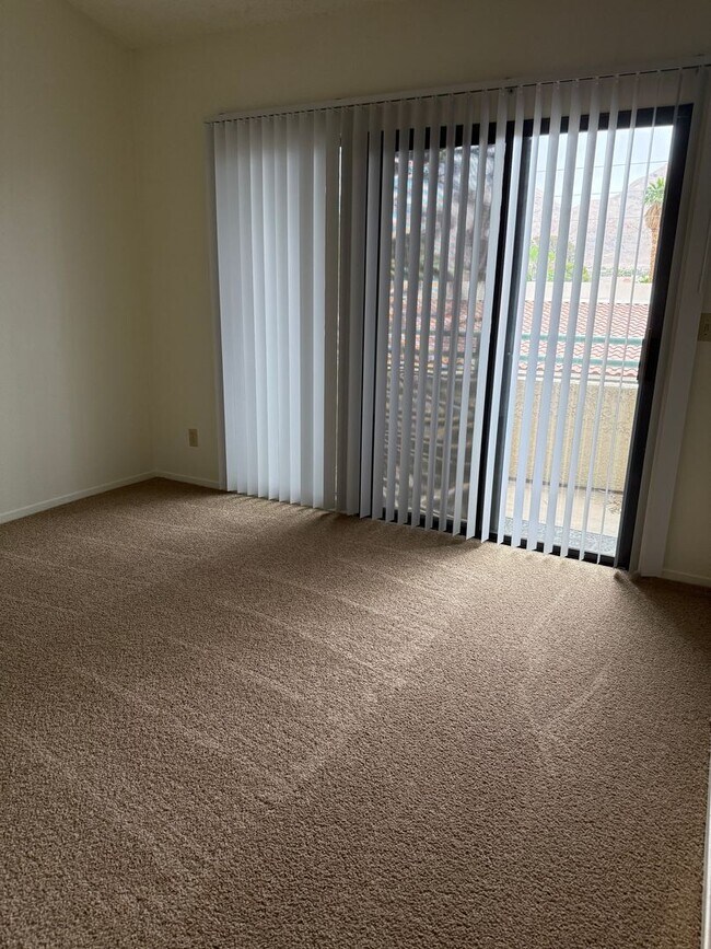 Building Photo - Freshly Painted * New Carpet * Ready For Movein