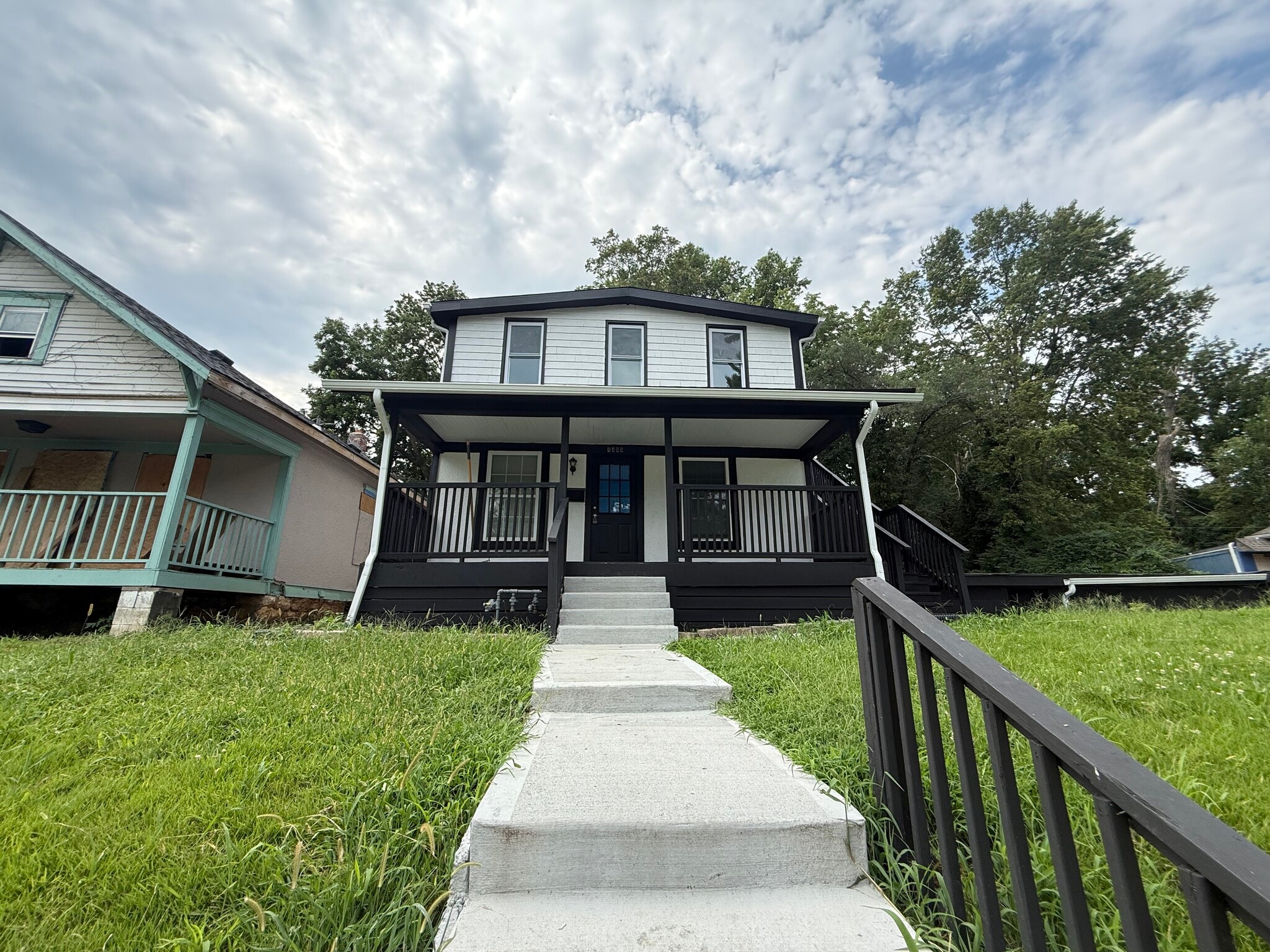 Building Photo - 3455 E 7th St