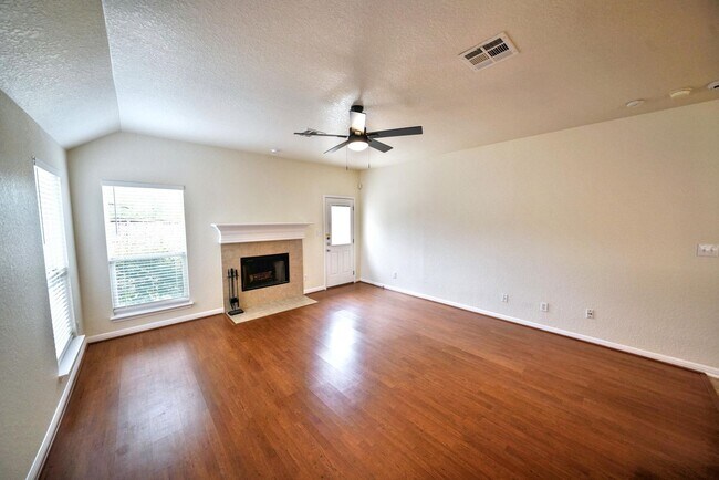 Building Photo - Stunning  Home in the Highly Sought-After ...