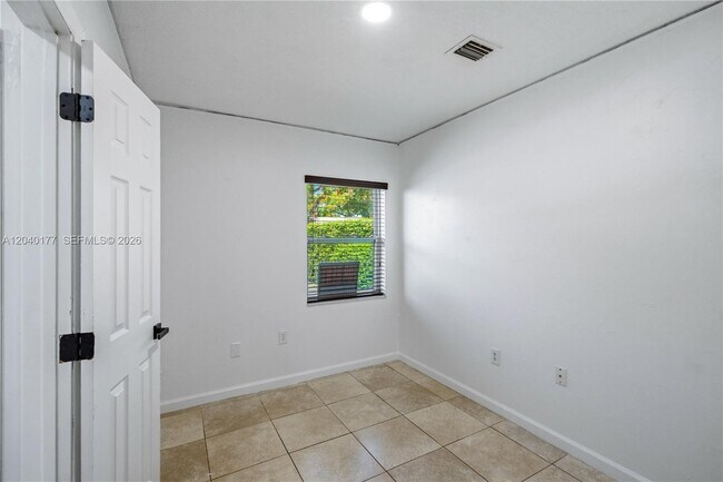 Building Photo - 5113 SW 138th Ave Cir