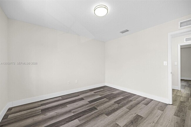 Building Photo - 1681 SE 30th St