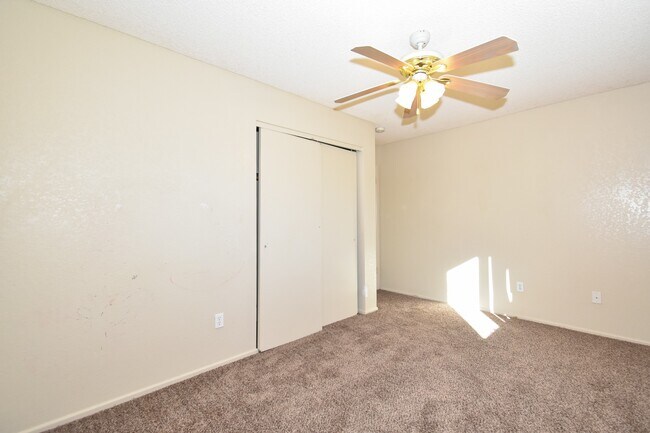Building Photo - 2866 S 30th Dr