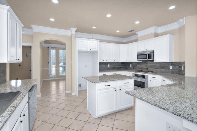 Building Photo - 1010 Maple Run Dr