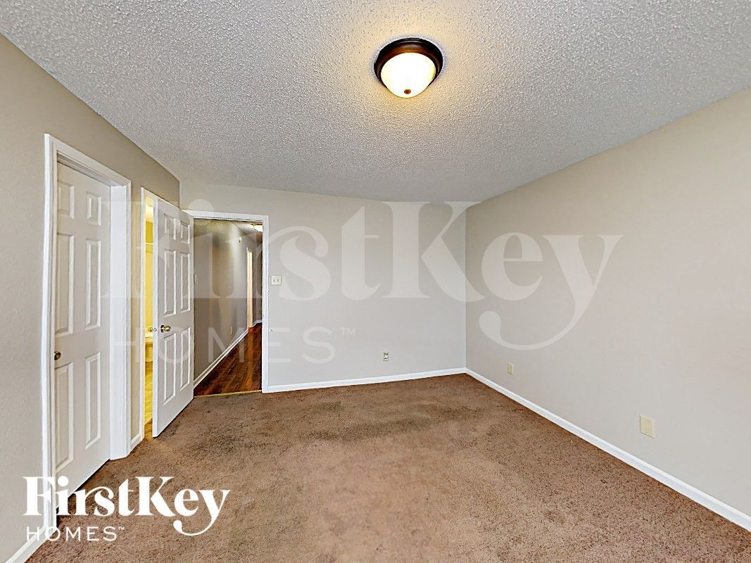 Building Photo - 6646 Kinnerton Dr