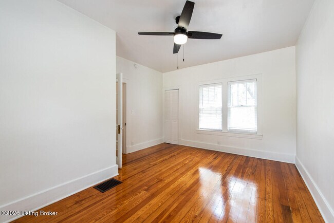 Building Photo - 2032 Lakeside Dr