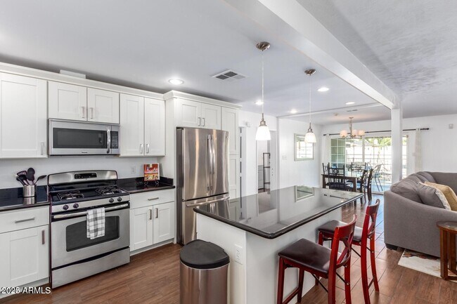 Building Photo - 3117 N 41st Pl