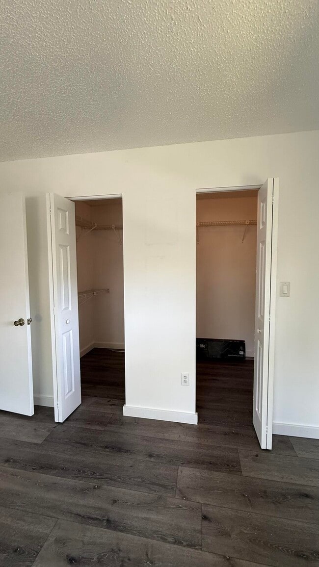 Building Photo - 9419 S Belfort Cir