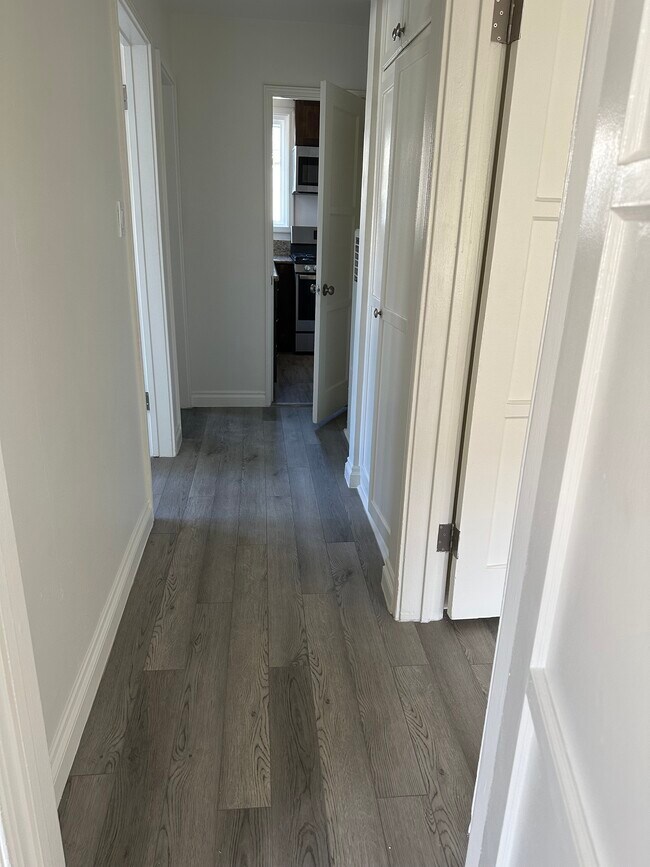 Building Photo - 1846 Scott Rd