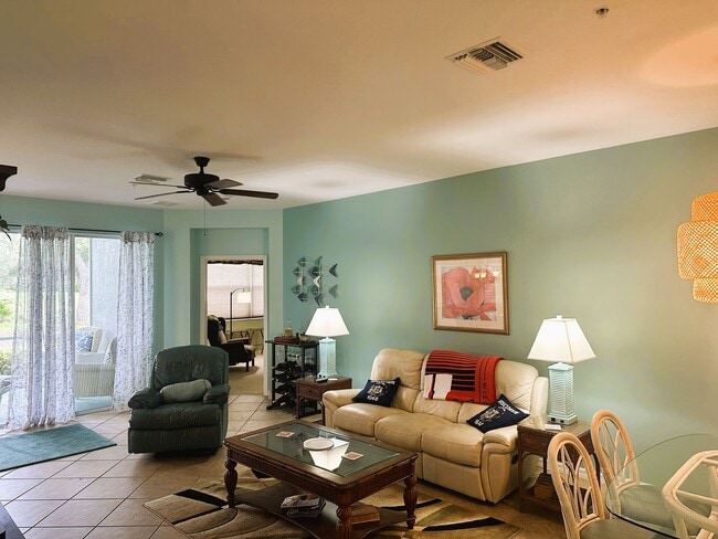 Building Photo - FURNISHED/TURNKEY 2+Den, 2 bath 1 car garage 1st floor condo in River Hall