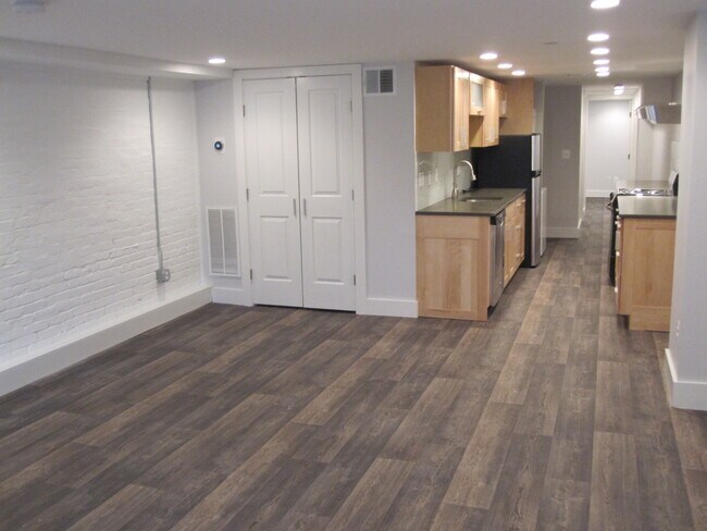 Building Photo - 1658 Monroe St NW