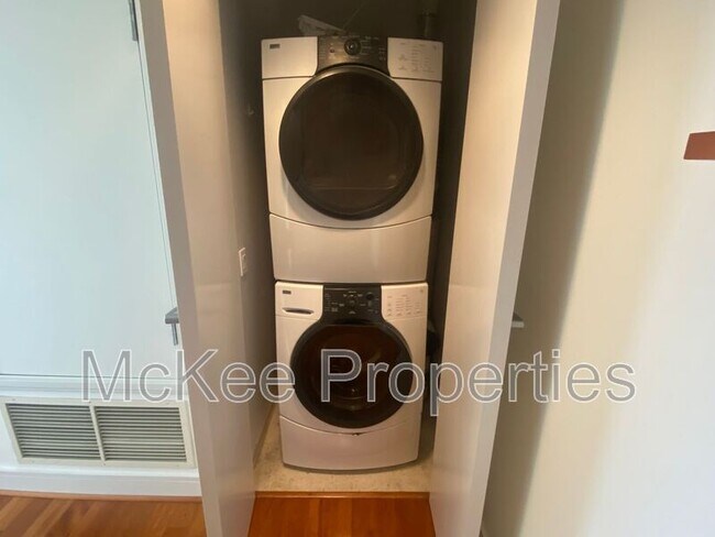 Building Photo - 645 Front St