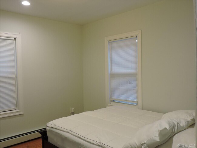 Building Photo - 194-09 112th Rd