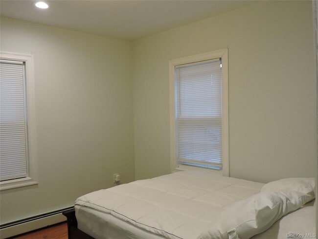 Building Photo - 194-21 112th Rd