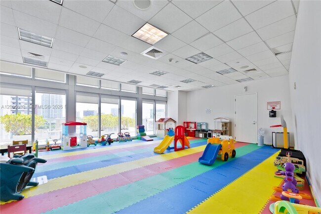 Building Photo - 1111 SW 1st Ave