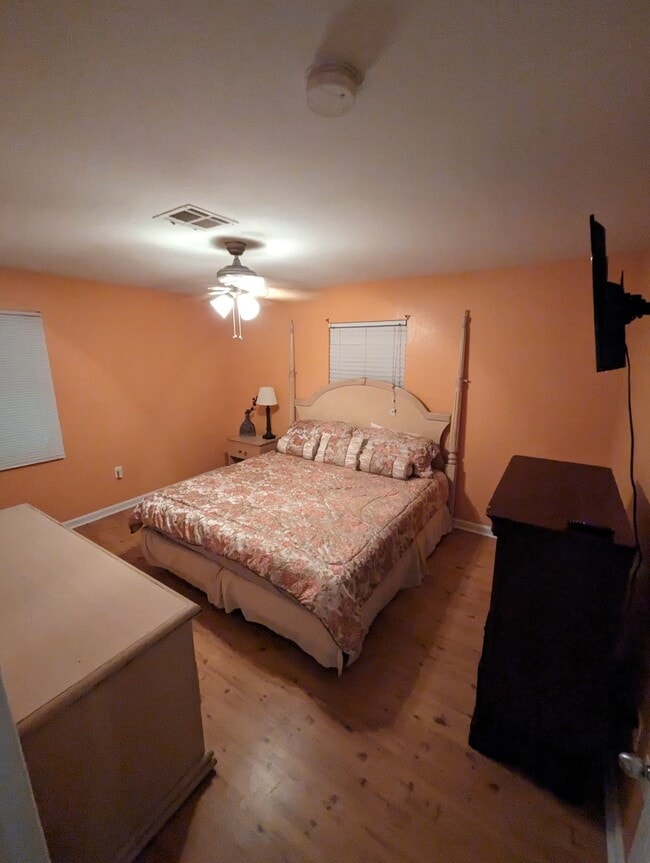 Building Photo - 6335 Franklin Ave