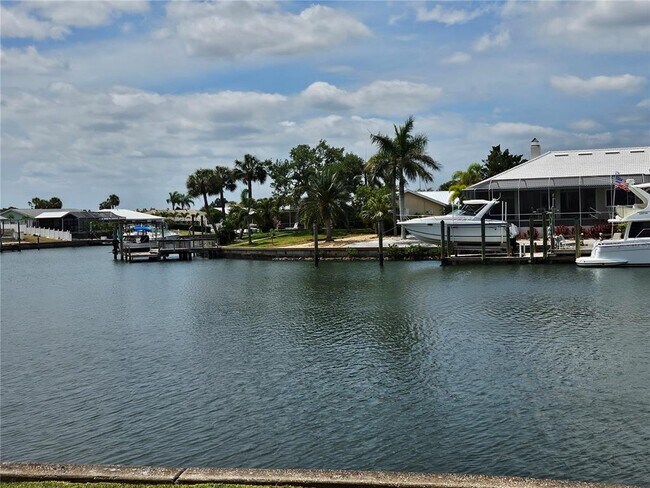Building Photo - 1028 Apollo Beach Blvd