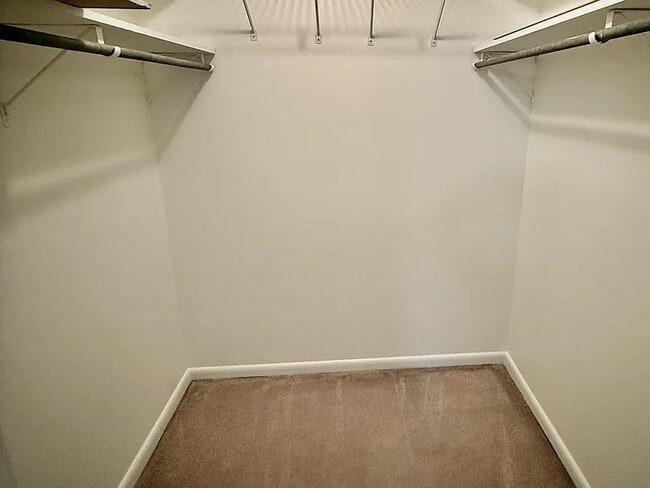 Building Photo - Beautifully Maintained Townhome in the Heart of Bellevue!