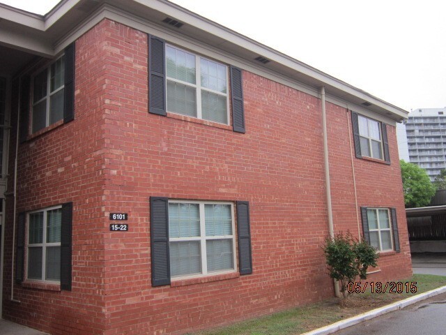 Building Photo - Quaint Upstairs Condo In Central NW Location