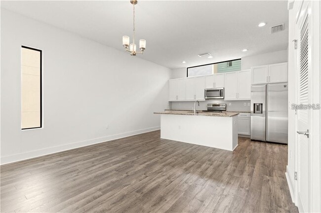 Building Photo - 4810 W McElroy Ave