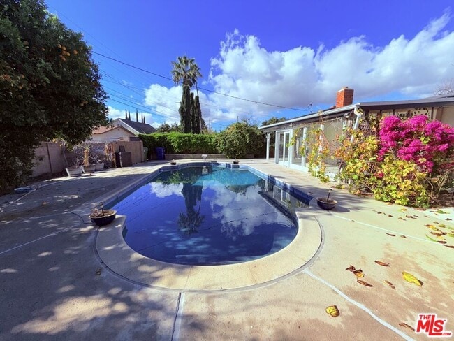 Building Photo - 23744 Hartland St