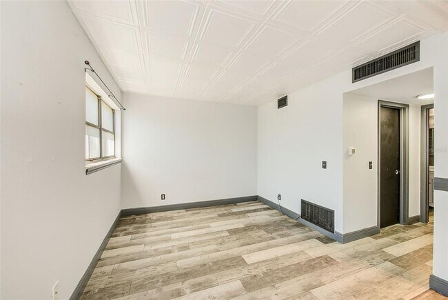 Building Photo - 10453 Carrollbrook Cir