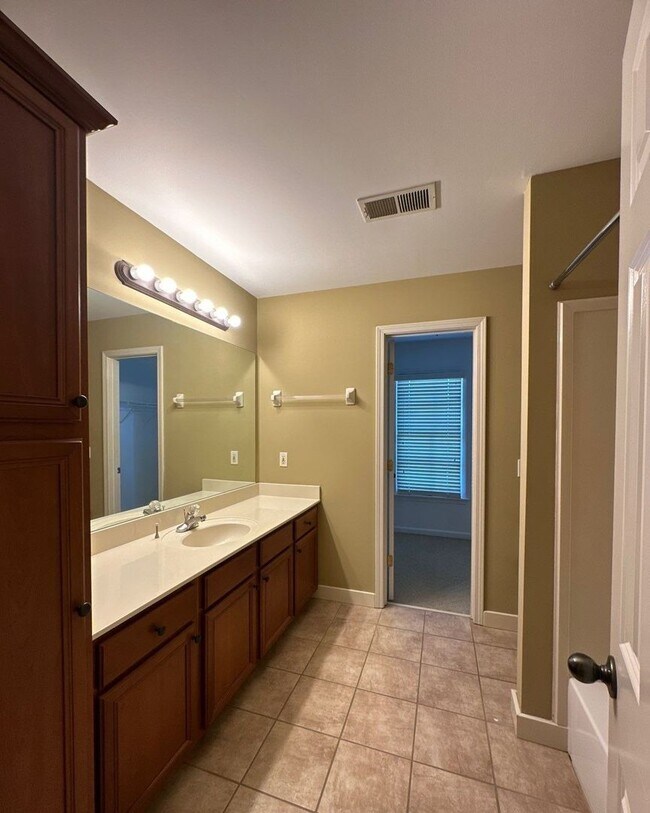 Building Photo - 10135 Ridgewood Oak Dr