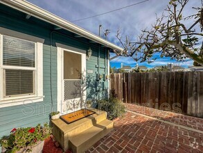 Building Photo - 804 1/2 El Redondo Avenue