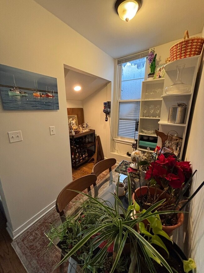 Building Photo - 1644 N Hermitage Ave