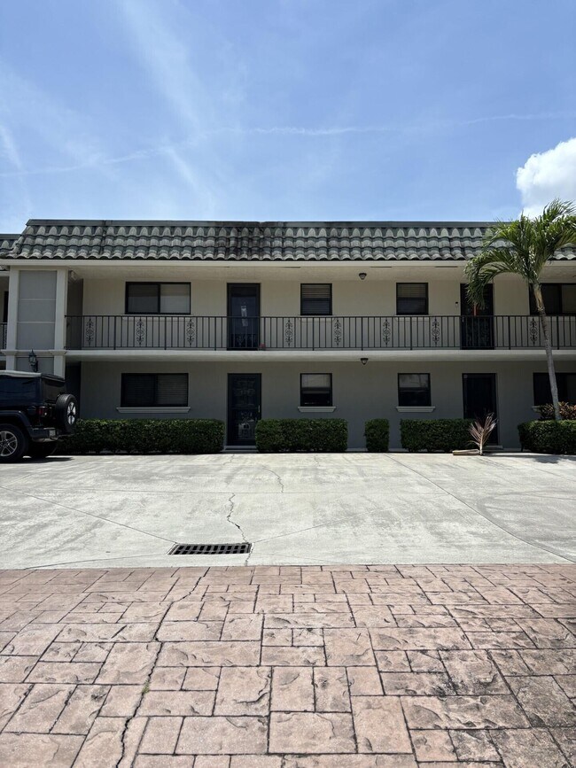 Building Photo - 714 Northlake Blvd