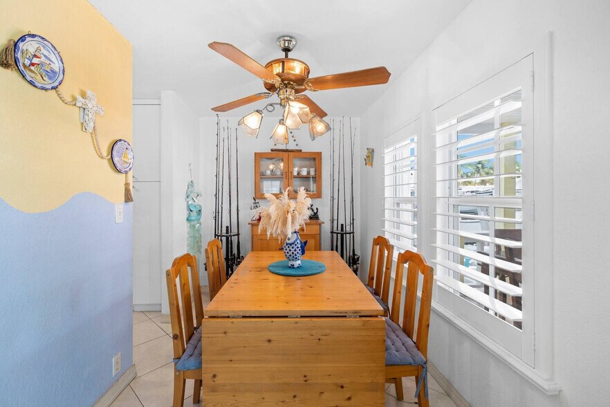 Building Photo - 343 Oleander Dr