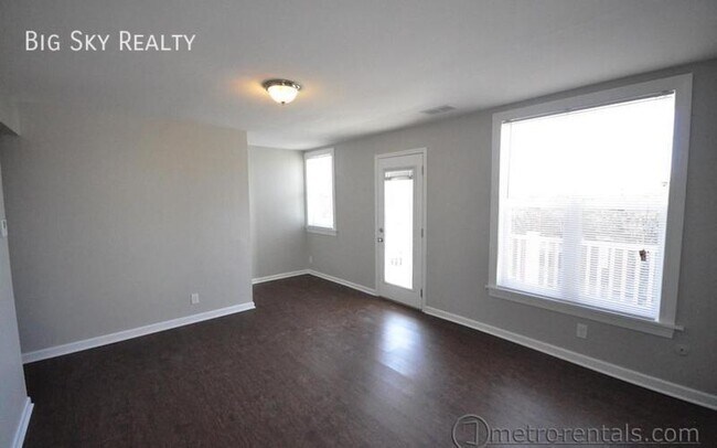 Building Photo - 452 W 3rd Ave