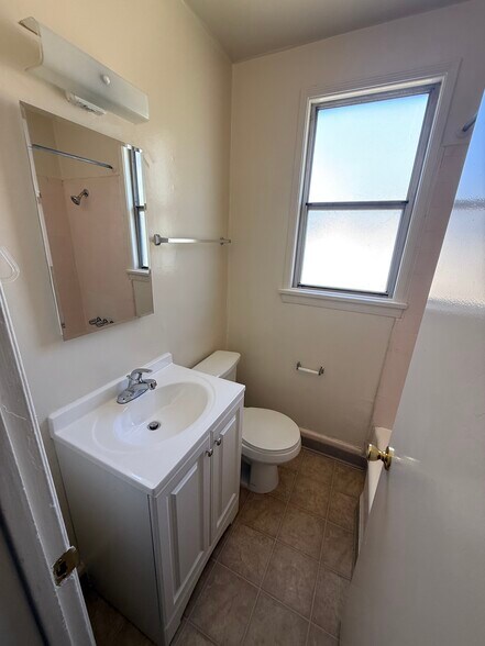 Building Photo - 4434 Linden Ave