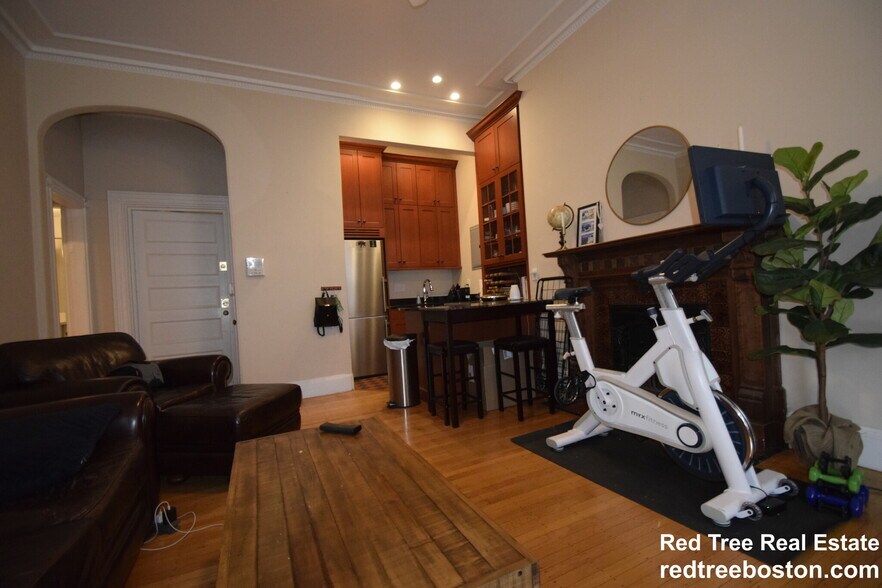 Building Photo - 384 Marlborough St