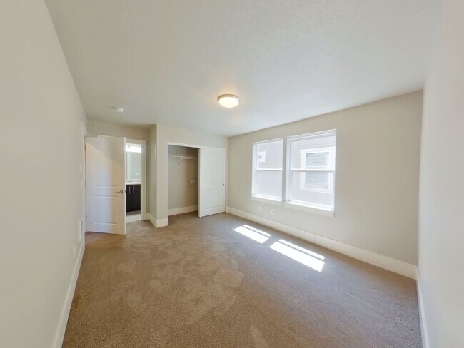 Building Photo - 335-337 NW 18th St.