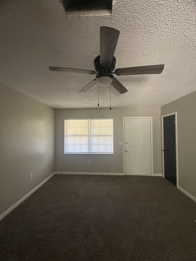 Building Photo - Daleville!  Cul-de-sac!!  New Carpet/Paint...