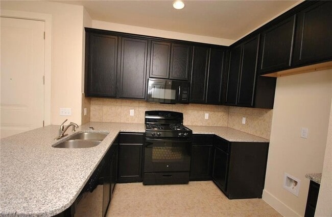 Building Photo - 2222 Creekside Ln