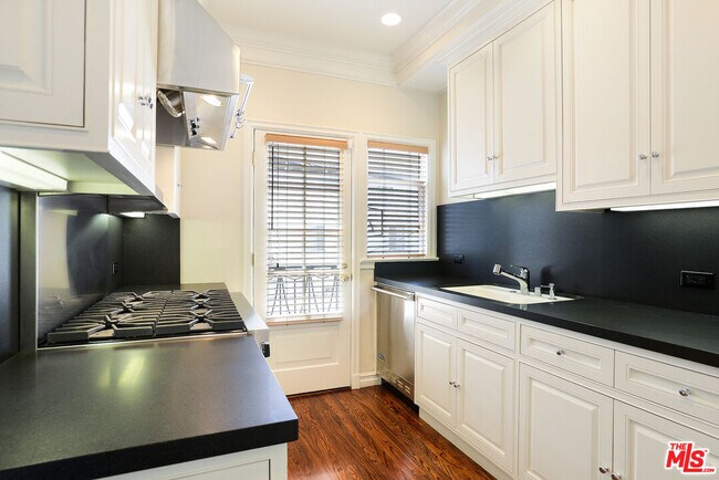 Building Photo - 155 S Rodeo Dr