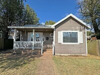 Building Photo - Charming 2 Bedroom/2 Bathroom House Coming Soon!