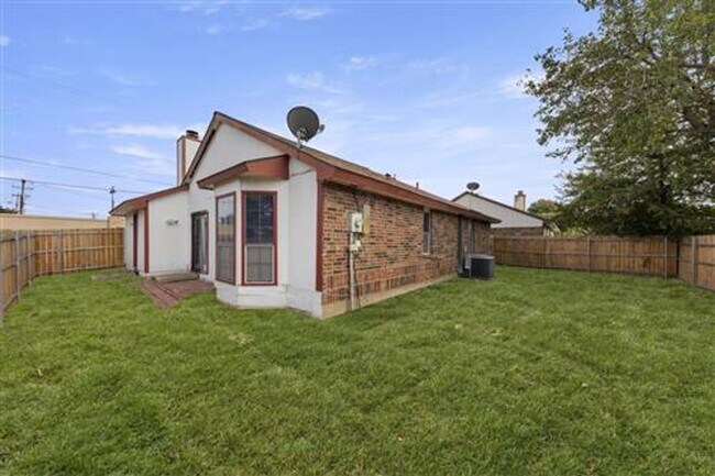 Building Photo - 4626 Larner St